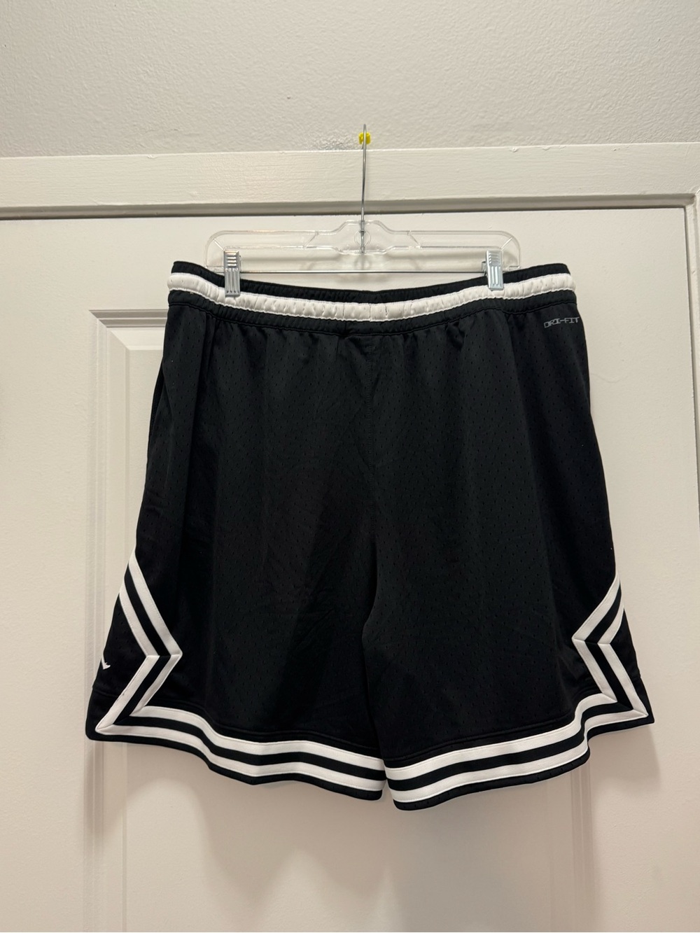 Jordan Dri-FIT Sport Mesh Diamond Shorts - Picture 10 of 10